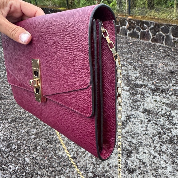 Henri Bendel NWT $278 Uptown Clutch Wallet on Chain Burgundy Leather Gold Chain
